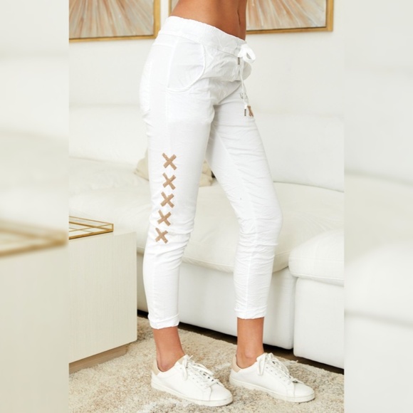 (68377-YOURSELF-WHT) SEQUIN FUZZY APPLIQUE CRINKLE SKINNY PANT POCKETS - Picture 1 of 5